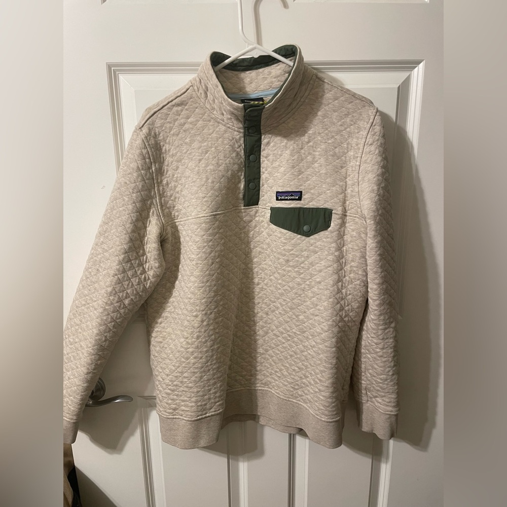 Patagonia quilted pullover with forest green lining